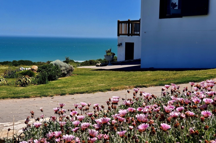 4 Bedroom Property for Sale in Fynbosstrand Western Cape